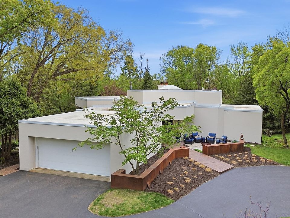 1st image of 2300 Longview Cir