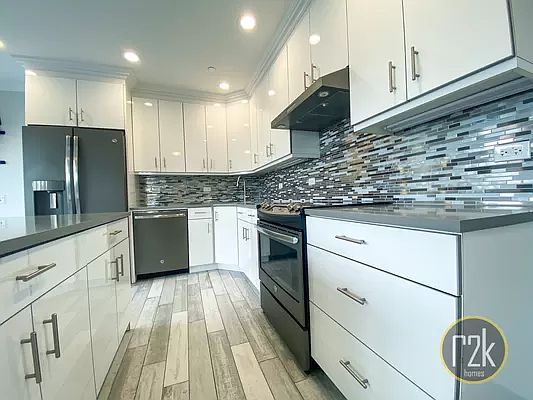2nd image of 2103 31st Ave APT 7A
