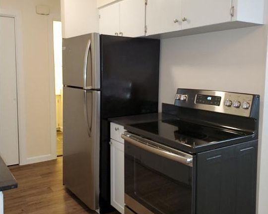 2nd image of 1115 N L St #B01