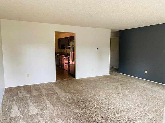 2nd image of 496 NE Cottonwood Dr