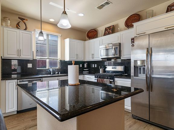 4th image of 30792 Carriage Hill Dr
