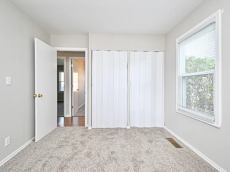 647 Bellaire Ct — Photo 11