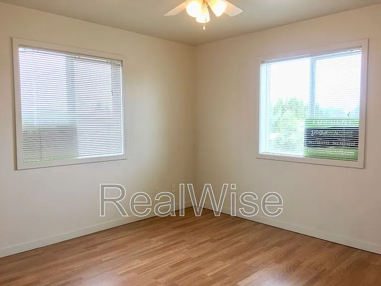 219 NW 6th St #3 — Photo 8