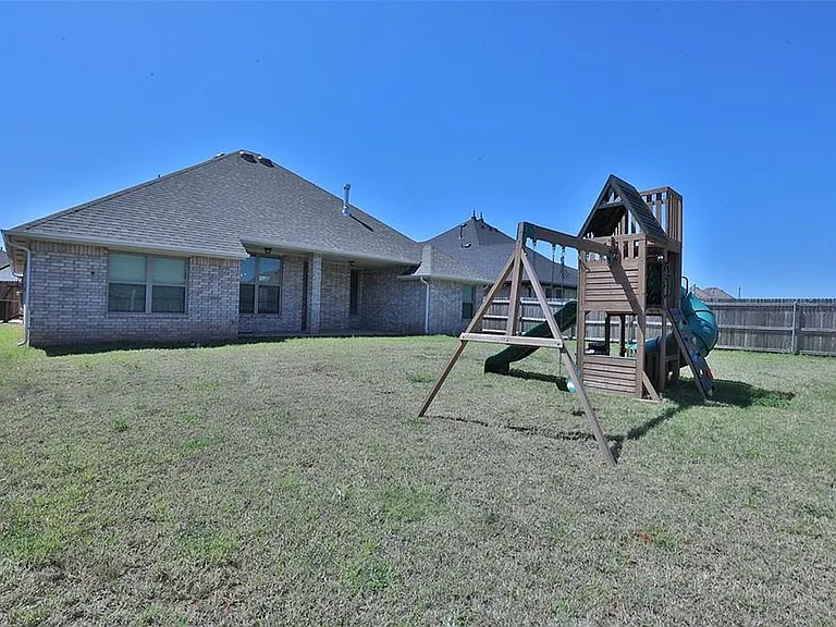 9301 SW 44th Ter — Photo 34