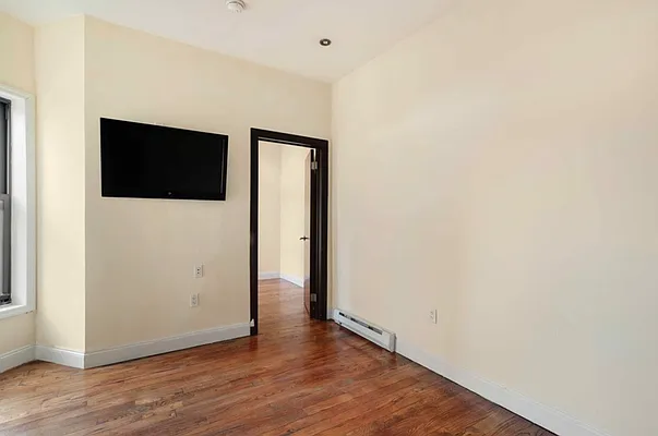 Rented by REZI | media 26