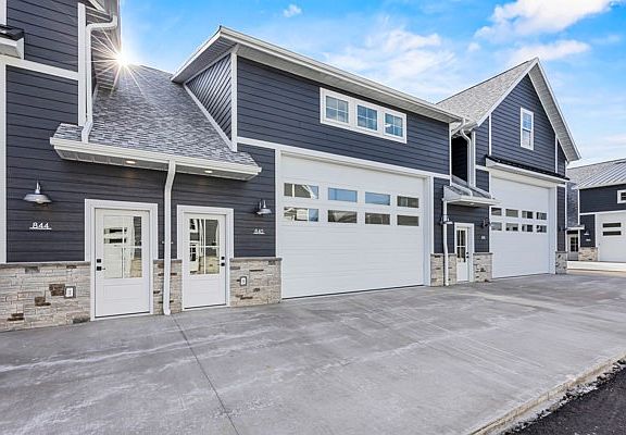 4th image of 840 S 18th Ave #8