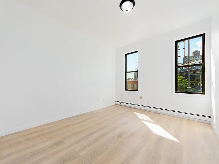 1538 Gates Ave #2F — Photo 3