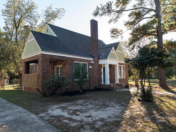 3rd image of 622 W Whitney Ave