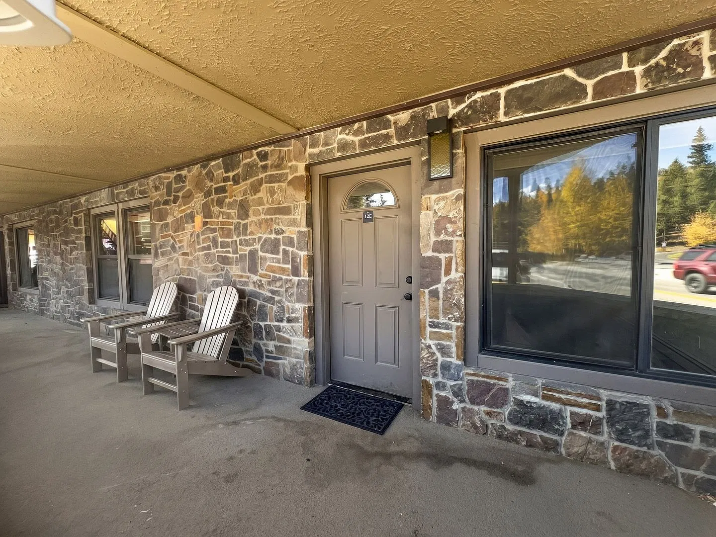 Laundry in unit! Updated Apartment! Parking for 2 Cars! Storage! Almost all utilities included! — Photo 1