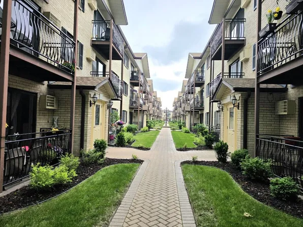 5139 N East River Rd Unit 162F, Chicago, IL 60656