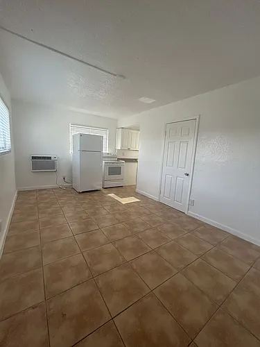 620 NW 7th Ave Photo 1