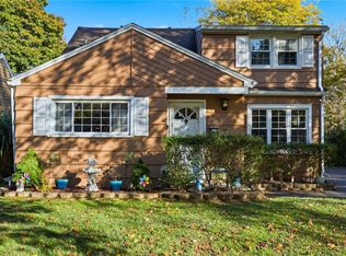 160 Wood Rd, Rochester, NY 14626
