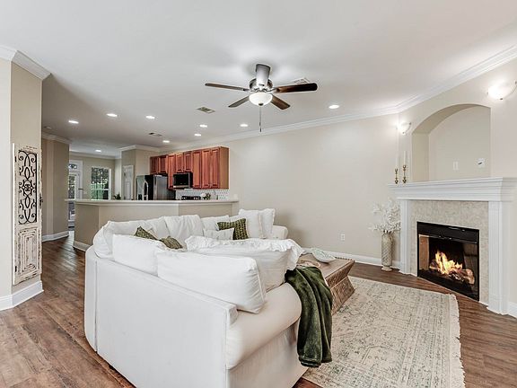 4th image of 141 Big Oaks Ln