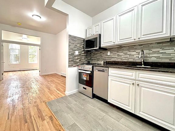 5th image of 206 Irving Ave #2R