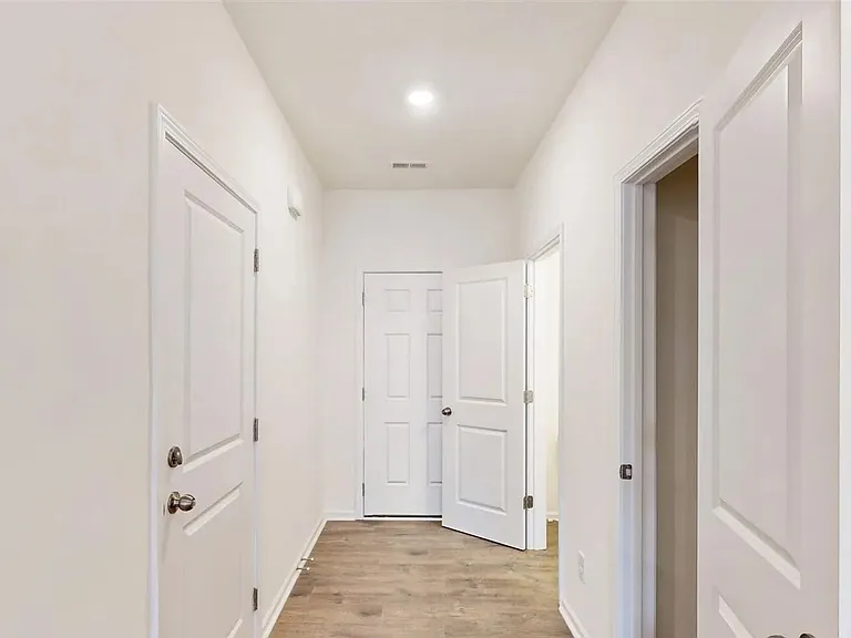 2833 Aubrey St — Photo 9