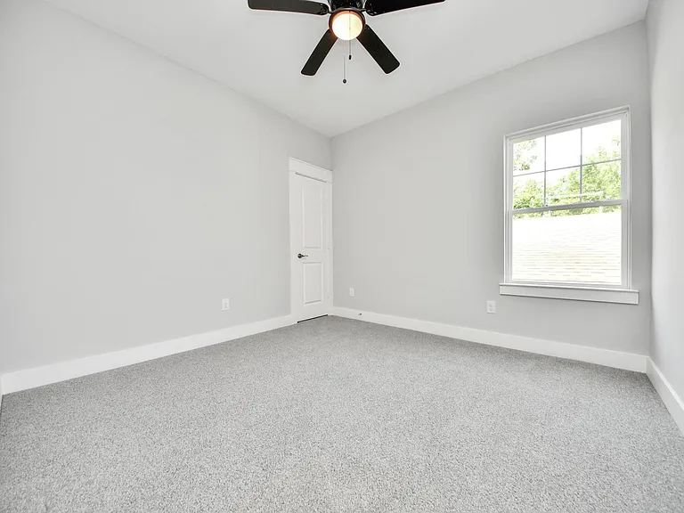 1307 Laskey St — Photo 29