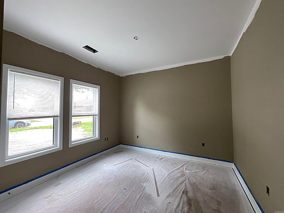 5th image of 125 Kayla Ln