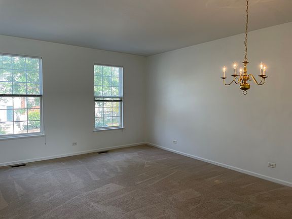 3rd image of 818 Lewisburg Ln