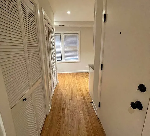 3138 N Seminary — Photo 1