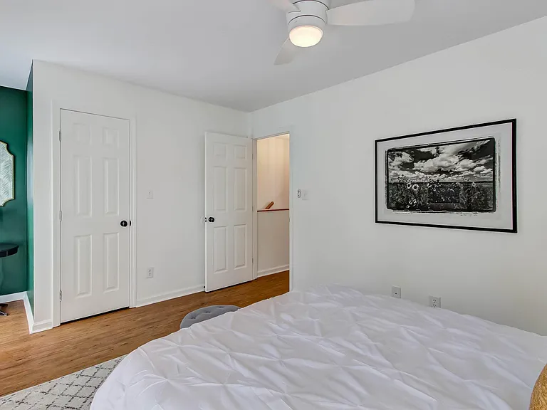 516 E Charlton Ln — Photo 12