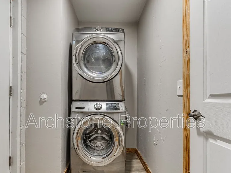 2006 NW 26th St #1/2-B — Photo 19