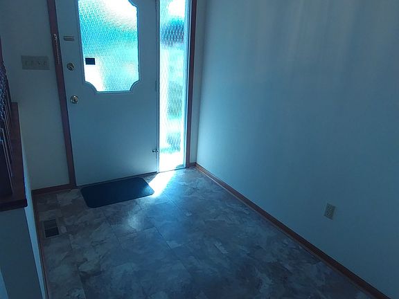 5th image of 3022 Round Hill Ct