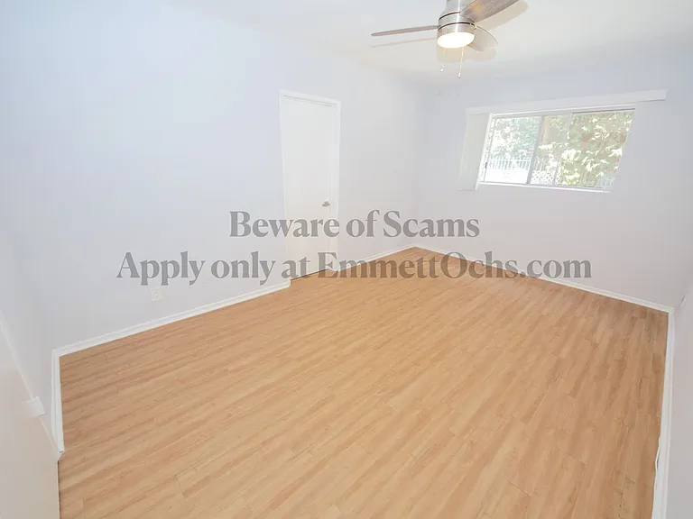 Mayfield Manor — Photo 17