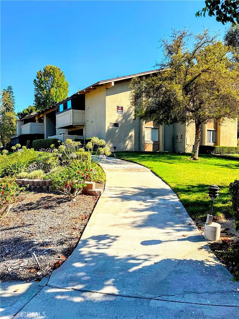 2 bed, 1081 sqft, $2,950 — Photo 2