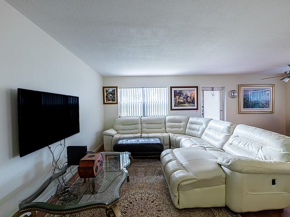 4th image of 204 Valencia I #204