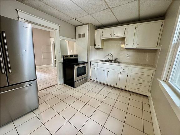 5th image of 709 Rhodes Ave