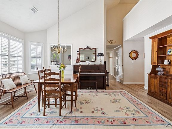 3rd image of 131 Bastille Ct