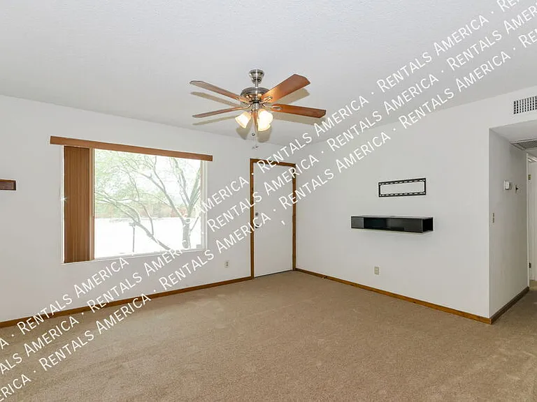 7868 N Soledad Ave — Photo 4