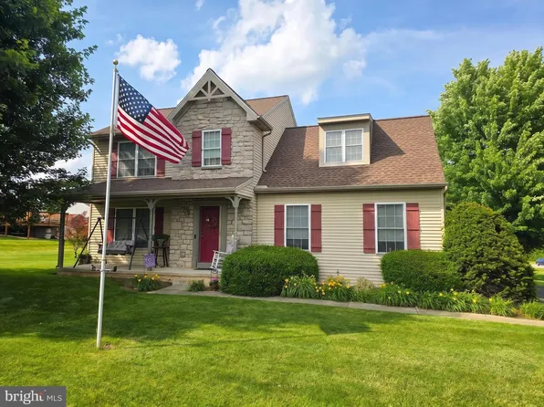 165 Pebble Beach Dr, Mount Wolf, PA 17347