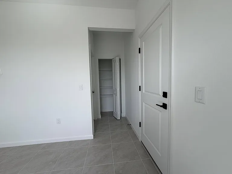 4402 Longwood — Photo 40