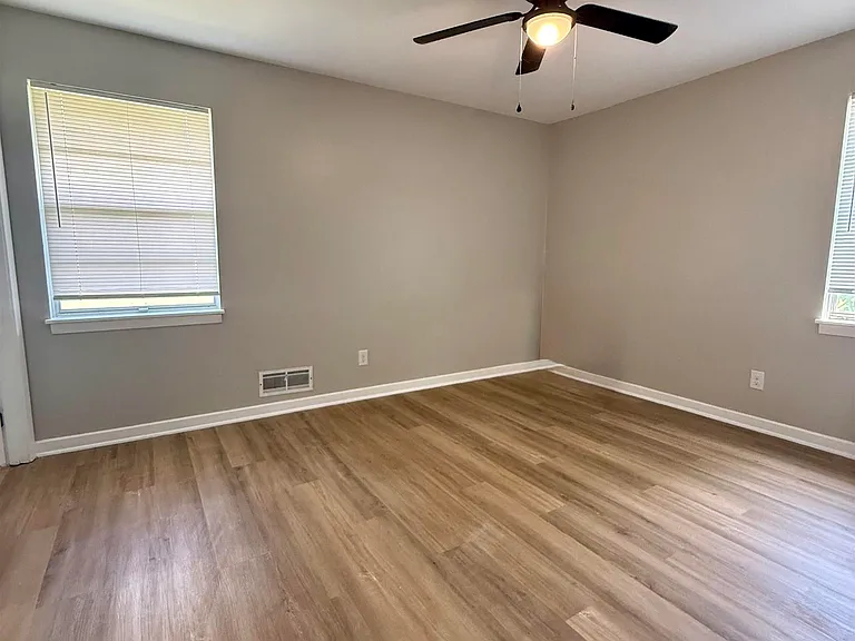 809 Fairfax Dr — Photo 11