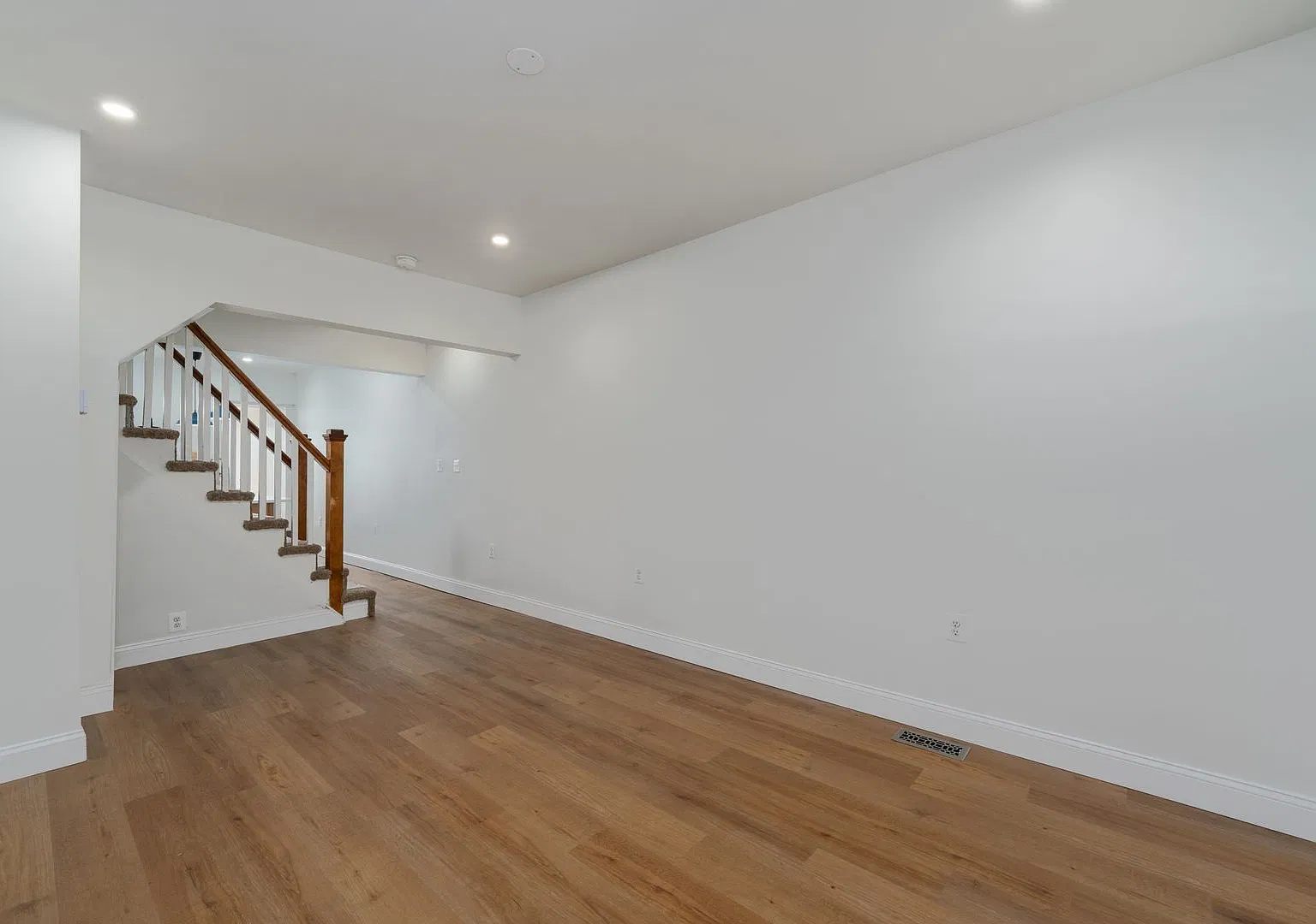 433 W. 23rd St. 4 Bedroom, 3 Bath Townhome with in-law Suite — Photo 3