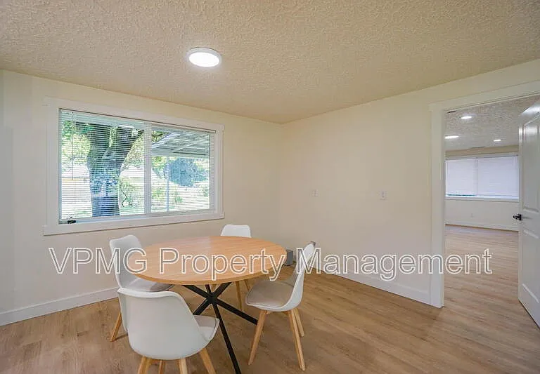 19419 NE 11th St — Photo 13