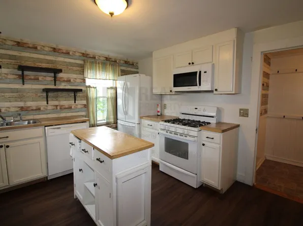 43 Summer St, Rochester, NH 03867