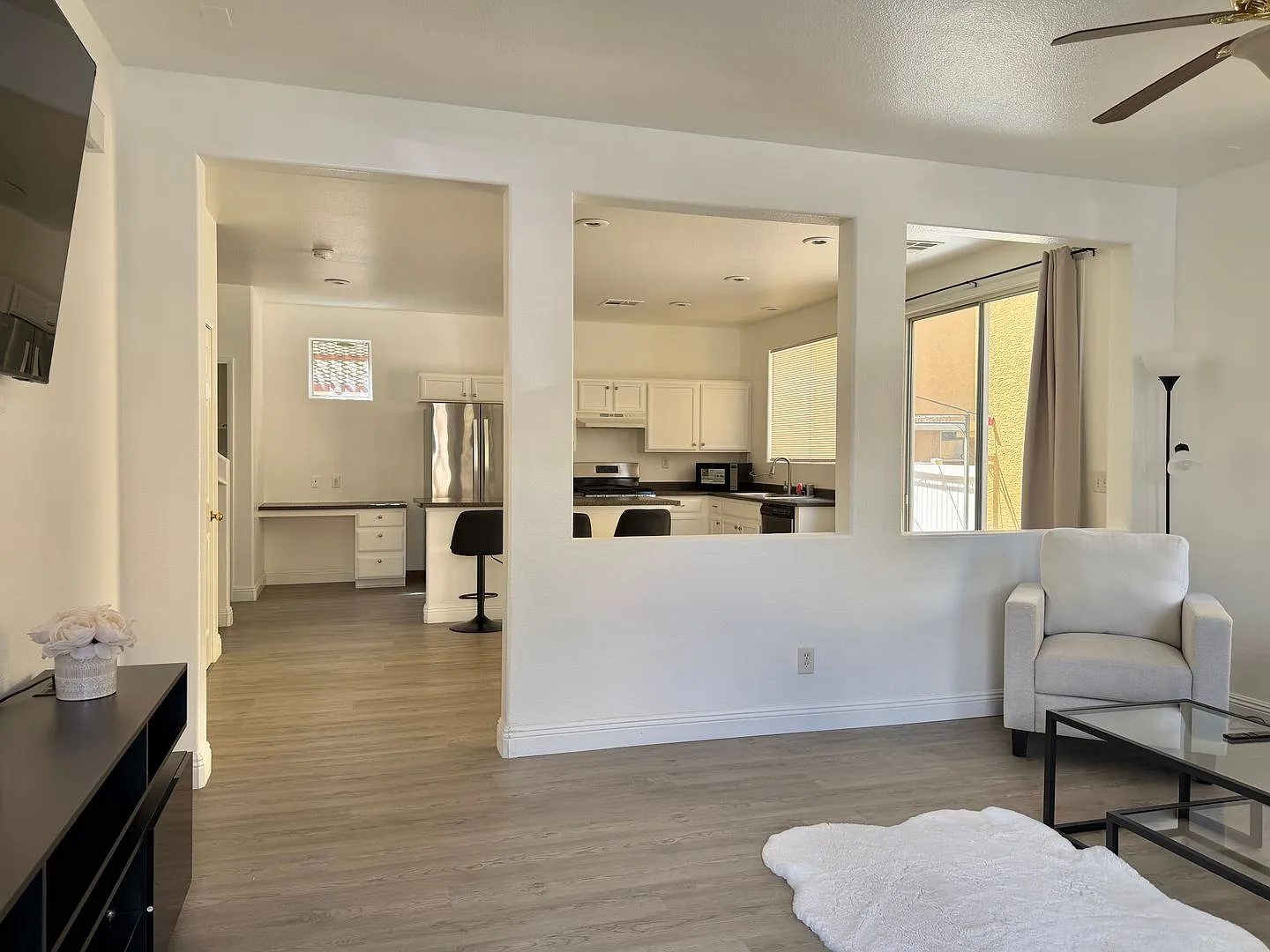 3db/2.5bath 2-Story Single Family Home — Photo 3