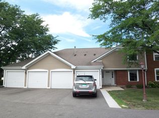 314 Silverwood Ct APT B2, Schaumburg, IL 60193