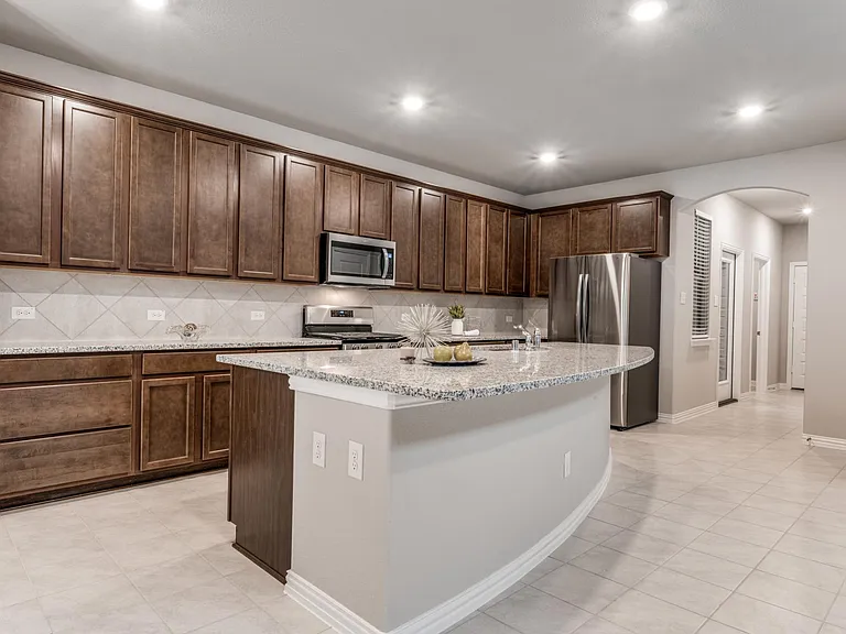 1237 Milfoil Dr — Photo 2