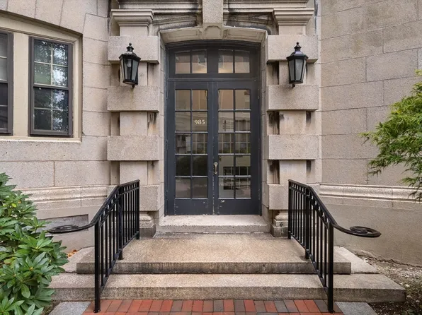 985 Memorial Dr APT 401, Cambridge, MA 02138