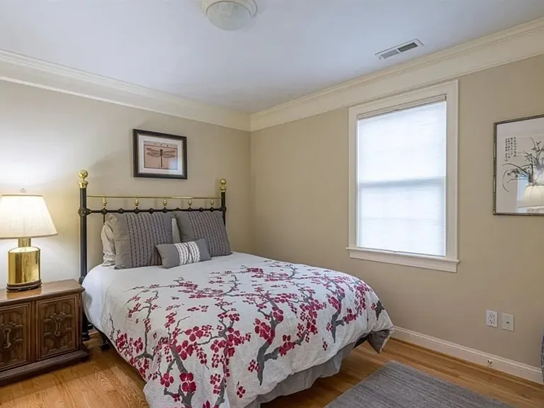 68 Charles Ct — Photo 17