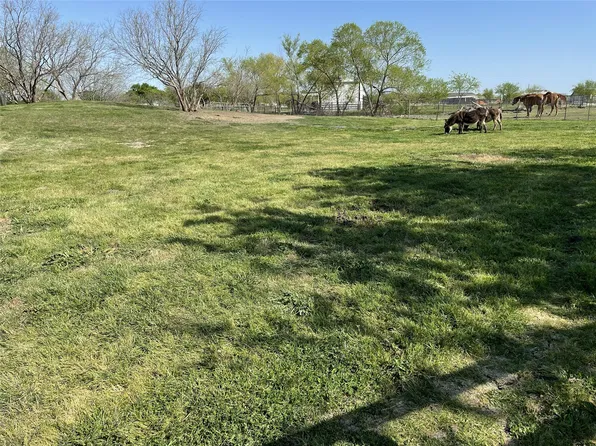394 Emerald Glenn Ln, Pilot Point, TX 76258