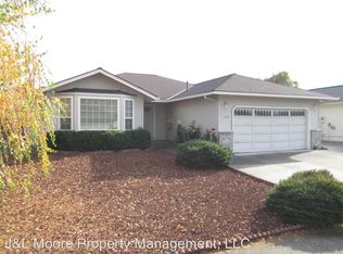 1719 Dove Ln, Medford, OR 97501