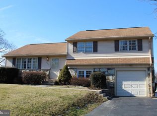 902 Mearns Rd, Warminster, PA 18974