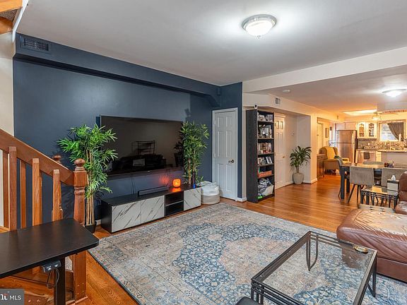 5th image of 1034 Marlborough St