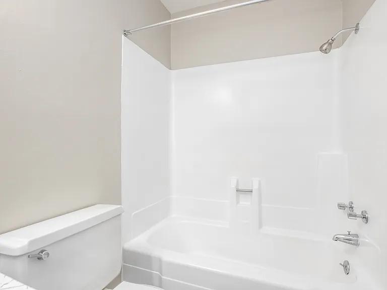 Meadowbrook Apartments — Photo 25