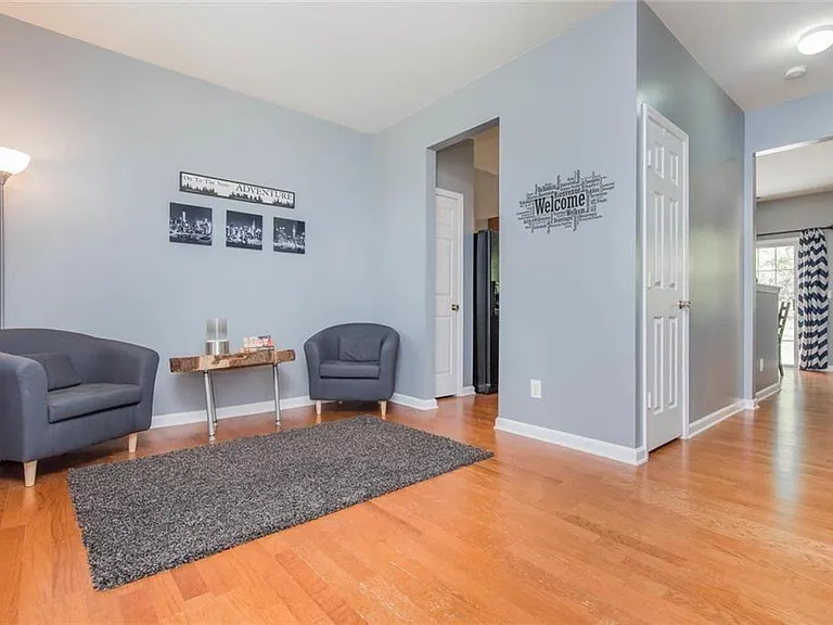 519 Windstone Trl — Photo 3