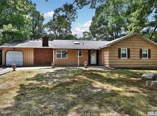 2 Fairway Dr, Rocky Point, NY 11778